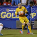 
              U.S. goalie Brad Guzan, front, grabs the ball in front of Honduras attacker Anthony Lozano, back, during the first half of a CONCACAF Gold Cup soccer match in Frisco, Texas, Tuesday, July 7, 2015. (AP Photo/LM Otero)
            