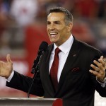 Former Arizona Cardinals quarterback Kurt Warner speaks after being inducted into the Cardinals' ring of honor at halftime during an NFL football game against the San Diego Chargers, Monday, Sept. 8, 2014, in Glendale, Ariz. (AP Photo/Ross D. Franklin)