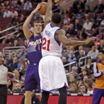 Phoenix Suns' Goran Dragic (1) goes up for a shot as Philadelphia 76ers' Thaddeus Young (21) defends in the first half of an NBA basketball game, Monday, Jan. 27, 2014 in Philadelphia. (AP Photo/H. Rumph Jr.)