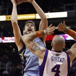 Memphis Grizzlies' Marc Gasol, of Spain, shoots over Phoenix Suns' Marcin Gortat (4), of Poland, during the first half of an NBA basketball game, Sunday, Jan. 6, 2013, in Phoenix. (AP Photo/Matt York)
