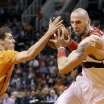  Washington Wizards' Marcin Gortat, right, of Poland, gets the balled stripped by Phoenix Suns' Goran Dragic (1), of Slovenia, during the first half of an NBA basketball game, Friday, Jan. 24, 2014, in Phoenix. (AP Photo/Ross D. Franklin)
