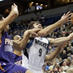  Minnesota Timberwolves' Ricky Rubio (9), of Spain, attempts a layup as Phoenix Suns' Gerald Green grabs his arm in the first quarter of an NBA basketball game on Wednesday, Jan. 8, 2014, in Minneapolis. (AP Photo/Jim Mone)