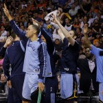  Memphis Grizzlies players cheer during the first half of an NBA basketball game against the Phoenix Suns, Monday, April 14, 2014, in Phoenix. (AP Photo/Matt York)