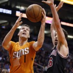 Phoenix Suns' Goran Dragic (1), of Slovenia, gets past Chicago Bulls' Pau Gasol, right, of Spain, to score during the second half of an NBA basketball game Friday, Jan. 30, 2015, in Phoenix. The Suns defeated the Bulls 99-93. (AP Photo/Ross D. Franklin)