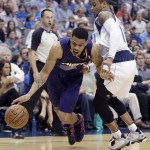 Phoenix Suns guard Gerald Green, left, drives against Dallas Mavericks guard Monta Ellis, right, during the first half of an NBA basketball game on Saturday, April 12, 2014, in Dallas. (AP Photo/LM Otero)