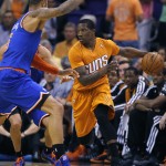  New York Knicks' Tyson Chandler, left, defends against Phoenix Suns' Eric Bledsoe, right, during the first half of an NBA basketball game, Friday, March 28, 2014, in Phoenix (AP Photo/Matt York)