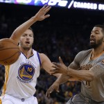 Phoenix Suns' Markieff Morris, right, passes the ball away from Golden State Warriors' David Lee during the first half of an NBA basketball game Thursday, April 2, 2015, in Oakland, Calif. (AP Photo/Ben Margot)