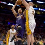  Phoenix Suns forward Shavlik Randolph (43) battles Los Angeles Lakers center Chris Kaman (9) as he goes to the basket in the first half of an NBA basketball game, Sunday, March 30, 2014, in Los Angeles.(AP Photo/Gus Ruelas)