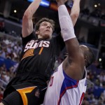 Phoenix Suns guard Goran Dragic (1), of Slovenia shoots over Los Angeles Clippers forward Glen Davis, right, during the second half of an NBA basketball game Monday, March 10, 2014, in Los Angeles. Clippers won 112-105. (AP Photo/Alex Gallardo)