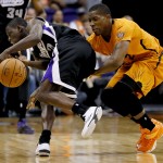 Phoenix Suns guard Eric Bledsoe, right, knocks the ball loose from Sacramento Kings guard Darren Collison during the first half of an NBA basketball game, Friday, Nov. 7, 2014, in Phoenix. The Kings won 114-112 in double overtime. (AP Photo/Matt York)