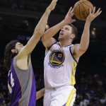 Golden State Warriors' David Lee, right, shoots against Phoenix Suns' Luis Scola in the second half of an NBA basketball game Saturday, Feb. 2, 2013, in Oakland, Calif. (AP Photo/Ben Margot)
