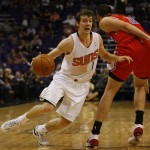  Phoenix Suns point guard Goran Dragic (1) drives past Los Angeles Clippers center Byron Mullens (0) in the third quarter during an NBA preseason basketball game on Tuesday, Oct. 15, 2013, in Phoenix. (AP Photo/Rick Scuteri)