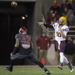 Arizona State quarterback Taylor Kelly (10) throws a pass to wide receiver Jaelen Strong over Washington State linebacker Cyrus Coen (42) during the first half of an NCAA college football game Thursday, Oct. 31, 2013, at Martin Stadium in Pullman, Wash. (AP Photo/Dean Hare)
