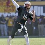 Arizona State quarterback Taylor Kelly (10) throws against Notre Dame during the first half of an NCAA college football game, Saturday, Nov. 8, 2014, in Tempe, Ariz. (AP Photo/Matt York)