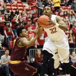 Washington State guard Que Johnson (32) drives to the basket past Arizona State guard Tra Holder (0) during the second half of an NCAA college basketball game, Friday, Feb 13, 2015, in Pullman, Wash. Washington State won 74-71 (AP Photo/Gary Breedlove)