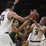 Oregon center Waverly Austin, center, and Arizona State forward Jonathan Gilling, right, try to control of the ball during an NCAA college basketball game on Saturday, Feb. 8, 2014, in Tempe, Ariz. (AP Photo/The Arizona Republic, Stacie Scott)
