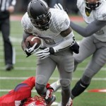  Oregon's De'Anthony Thomas (6) is dragged down by Arizona's Jonathan McKnight in the first half of an NCAA college football game on Saturday, Nov. 23, 2013 in Tucson, Ariz. (AP Photo/John MIller)