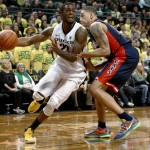 Oregon forward Elgin Cook, left, drives to the basket against Arizona forward Brandon Ashley during the second half of an NCAA college basketball game Thursday, Jan. 8, 2015, in Eugene, Ore. (AP Photo/Ryan Kang)