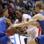 Arizona's Rondae Hollis-Jefferson drives between UCLA's Norman Powell, left, and Thomas Welsh during the second half of an NCAA college basketball game in the semifinals of the Pac-12 conference tournament Friday, March 13, 2015, in Las Vegas. Arizona defeated UCLA 70-64. (AP Photo/John Locher)