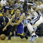 
              Golden State Warriors guard Stephen Curry (30) moves the ball as Memphis Grizzlies guard Mike Conley (11) defends in the first half of Game 4 of a second-round NBA basketball Western Conference playoff series Monday, May 11, 2015, in Memphis, Tenn. (AP Photo/Mark Humphrey)
            