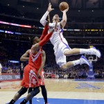 
              Los Angeles Clippers forward Blake Griffin, right, shoots over Houston Rockets center Dwight Howard during the first half of Game 6 in a second-round NBA basketball playoff series in Los Angeles, Thursday, May 14, 2015. (AP Photo/Jae C. Hong)
            
