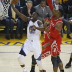 
              Golden State Warriors forward Draymond Green (23) shoots against Houston Rockets center Dwight Howard, right, and forward Josh Smith during the first half of Game 1 of the NBA basketball Western Conference finals in Oakland, Calif., Tuesday, May 19, 2015. (AP Photo/Tony Avelar)
            