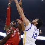 
              Houston Rockets center Dwight Howard, left, shoots against Golden State Warriors center Andrew Bogut during the first half of Game 5 of the NBA basketball Western Conference finals in Oakland, Calif., Wednesday, May 27, 2015. (AP Photo/Ben Margot)
            