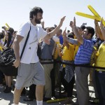 
              Golden State Warriors center Andrew Bogut greets team employees after the team's flight landed in Oakland, Calif., Wednesday, June 17, 2015. The Warriors defeated the Cleveland Cavaliers to win their first NBA championship since 1975. (AP Photo/Jeff Chiu)
            