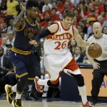 
              Atlanta Hawks guard Kyle Korver (26) moves past Cleveland Cavaliers guard Iman Shumpert (4) during the first half in Game 2 of the Eastern Conference finals of the NBA basketball playoffs, Friday, May 22, 2015, in Atlanta. (AP Photo/David Goldman)
            