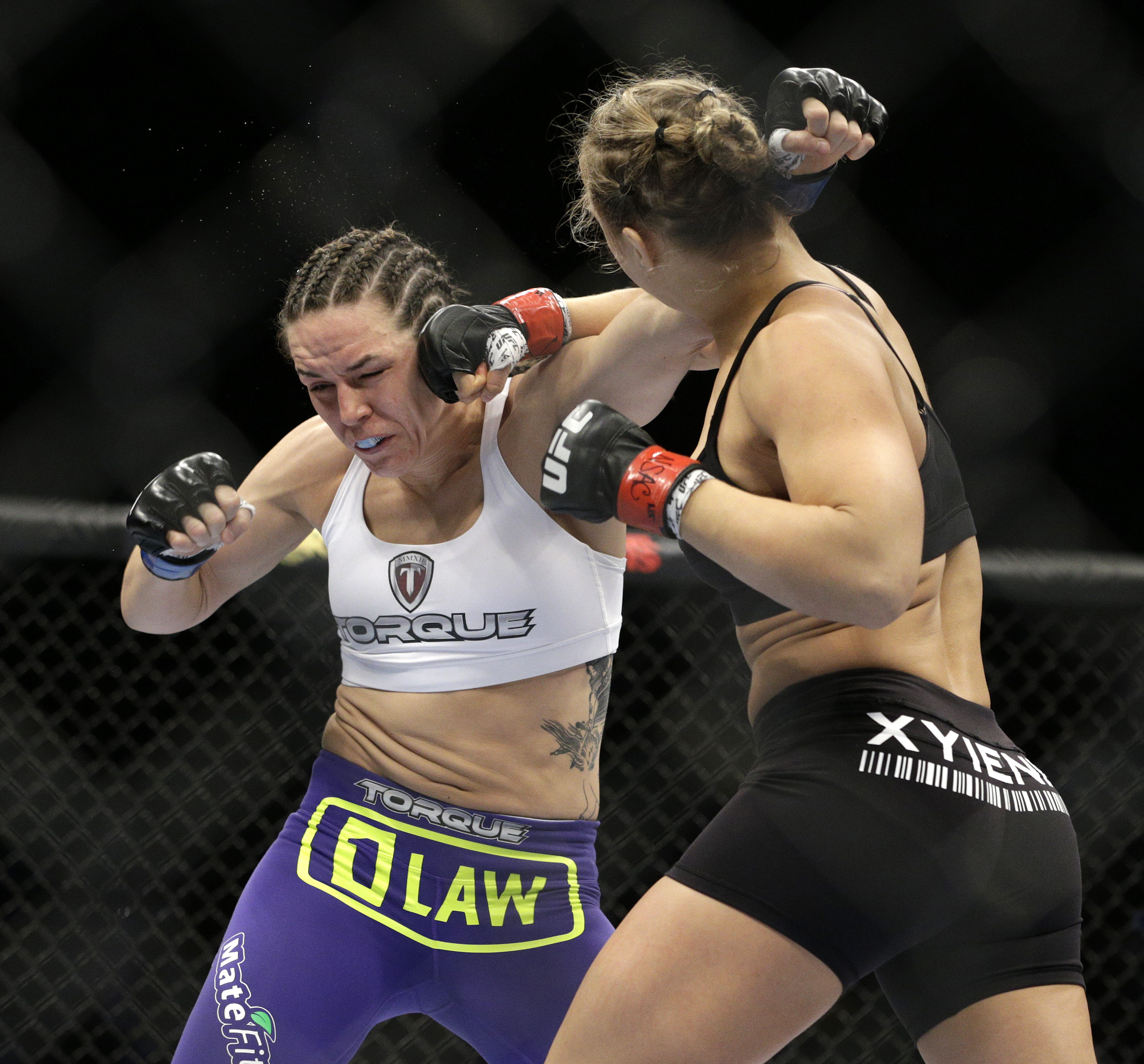 UFC 175: Ronda Rousey needs just 16 seconds to put away Alexis Davis.