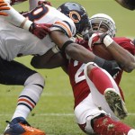 Arizona Cardinals running back Alfonso Smith is hit by Chicago Bears outside linebacker Geno Hayes, left, during the first half of an NFL football game, Sunday, Dec. 23, 2012, in Glendale, Ariz. (AP Photo/Paul Connors)