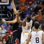 Chicago Bulls' Joakim Noah shoots past Phoenix Suns' Markieff Morris (11) during the second half of an NBA basketball game, Tuesday, Feb. 4, 2014, in Phoenix. (AP Photo/Matt York)