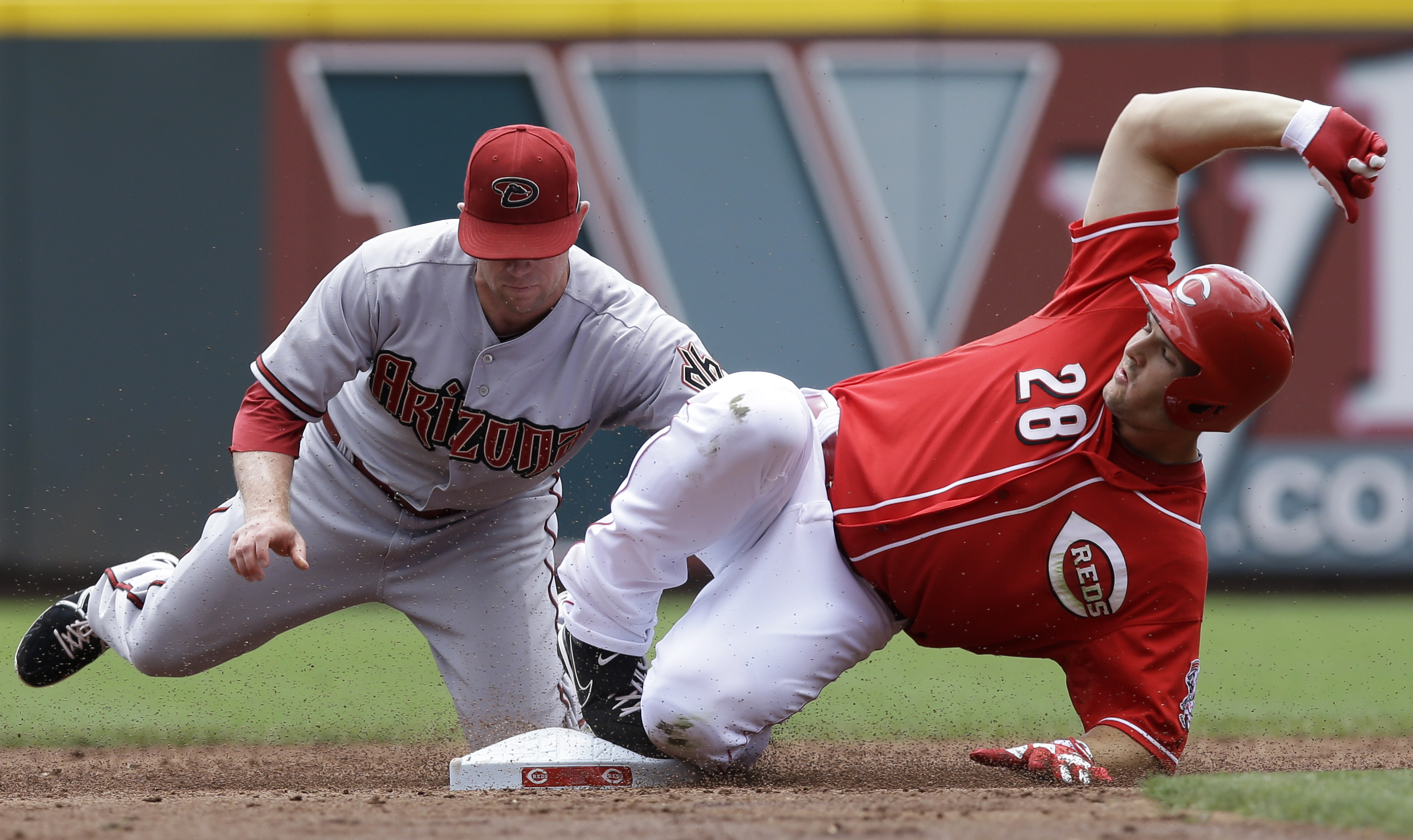 Reds' Johnny Cueto wins 19th