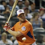 National League's Michael Cuddyer, of the Colorado Rockies, lets a ball get past him during the MLB All-Star baseball Home Run Derby, on Monday, July 15, 2013 in New York. (AP Photo/Matt Slocum)