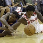  Houston Rockets' Patrick Beverley, right, and Phoenix Suns' Eric Bledsoe, left, battle for a loose ball during the first quarter of an NBA basketball game Wednesday, Dec. 4, 2013, in Houston. (AP Photo/David J. Phillip)