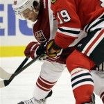 Chicago Blackhawks' Jonathan Toews, right, and Phoenix Coyotes' Antoine Vermette battle for the puck during the second period of an NHL hockey game in Chicago, Thursday, Nov. 14, 2013. (AP Photo/Nam Y. Huh)