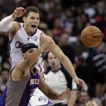 Los Angeles Clippers' Blake Griffin, top, and Phoenix Suns' Jared Dudley go after a loose ball during the first half of an NBA basketball game in Los Angeles, Thursday, March 15, 2012. (AP Photo/Jae C. Hong)