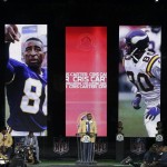 Former NFL football player Cris Carter speaks during the induction ceremony at the Pro Football Hall of Fame Saturday, Aug. 3, 2013, in Canton, Ohio. (AP Photo/Tony Dejak)
