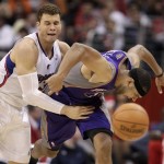 Los Angeles Clippers' Blake Griffin, left, and Phoenix Suns' Jared Dudley go after a loose ball during the second half of an NBA basketball game in Los Angeles, Thursday, March 15, 2012. The Suns won 91-87. (AP Photo/Jae C. Hong)