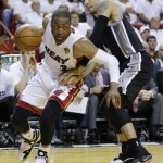 San Antonio Spurs guard Danny Green (4) defends Miami Heat guard Dwyane Wade (3), during the first half in Game 3 of the NBA basketball finals, Tuesday, June 10, 2014, in Miami. (AP Photo/Wilfredo Lee)
