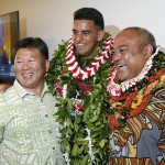 Former Oregon quarterback Marcus Mariota, center, poses for a picture with his father Toa Mariota, right, and a family friend at the Saint Louis Alumni Clubhouse on NFL Draft Day Thursday, April 30, 2015, in Honolulu. (Thomas Boyd/The Oregonian via AP, Pool)