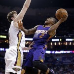 Phoenix Suns guard Eric Bledsoe (2) shoots against New Orleans Pelicans center Omer Asik (3) in the first half of an NBA basketball game in New Orleans, Friday, April 10, 2015. (AP Photo/Gerald Herbert)
