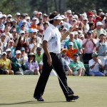  Bubba Watson waves to the gallery after a birdie putt on the ninth hole during the fourth round of the Masters golf tournament Sunday, April 13, 2014, in Augusta, Ga. (AP Photo/Matt Slocum)