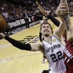 
San Antonio Spurs center Tiago Splitter (22) shoots as Miami Heat forward Chris Andersen (11) defends during the first half in Game 1 of the NBA basketball finals on Thursday, June 5, 2014, in San Antonio. (AP Photo/Eric Gay)