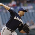  Milwaukee Brewers' Kyle Lohse throws a pitch against the Arizona Diamondbacks during the first inning of a baseball game on Tuesday, June 17, 2014, in Phoenix. (AP Photo/Ross D. Franklin)
