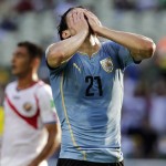 Uruguay's Edinson Cavani (21) reacts to missing on a kick at the Costa Rican goal during the group D World Cup soccer match between Uruguay and Costa Rica at the Arena Castelao in Fortaleza, Brazil, Saturday, June 14, 2014. (AP Photo/Fernando Llano)