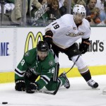  Dallas Stars' Vernon Fiddler (38) fights off pressure from Anaheim Ducks' Stephane Robidas (19) as the two chase a loose puck in the first period of Game 3 of a first-round NHL hockey Stanley Cup playoff series game, Monday, April 21, 2014, in Dallas. (AP Photo/Tony Gutierrez)
