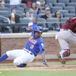  New York Mets' Curtis Granderson scores on a double by Bobby Abreu as Arizona Diamondbacks catcher Tuffy Gosewisch, right, takes the throw during the fifth inning of the second game of a baseball double-header Sunday, May 25, 2014, at Citi Field in New York. (AP Photo/Bill Kostroun)