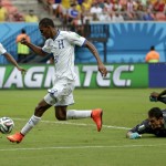 Honduras' Jerry Bengtson misses a clear chance to score during the group E World Cup soccer match between Honduras and Switzerland at the Arena da Amazonia in Manaus, Brazil, Wednesday, June 25, 2014. (AP Photo/Felipe Dana)