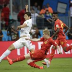 Belgium's Kevin De Bruyne, center, fights for the ball with United States' Omar Gonzalez (3) during the World Cup round of 16 soccer match between Belgium and the USA at the Arena Fonte Nova in Salvador, Brazil, Tuesday, July 1, 2014. (AP Photo/Felipe Dana)